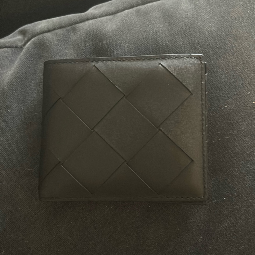 Authentic brand new mens bottega veneta wallet black color never used